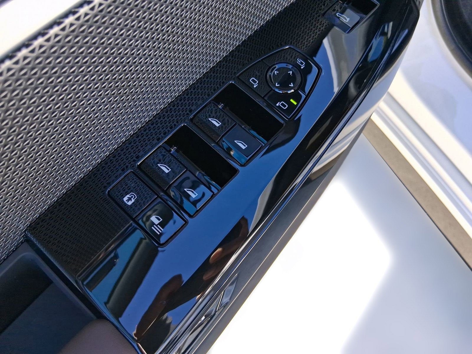 2026 BMW 7 Series 750e - Photo 11