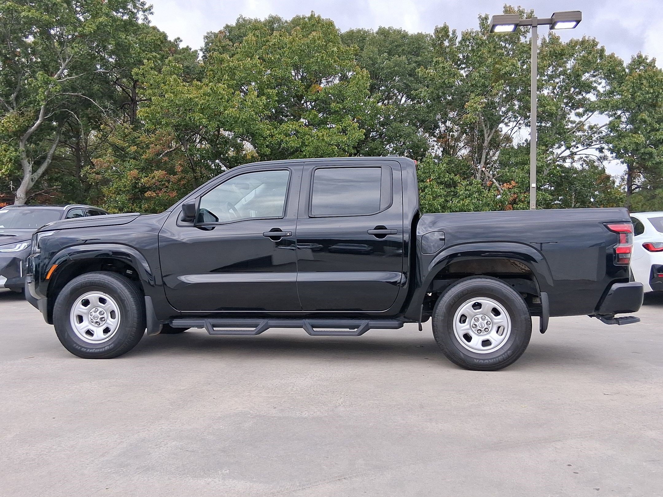 2022 Nissan Frontier Crew Cab S photo 2