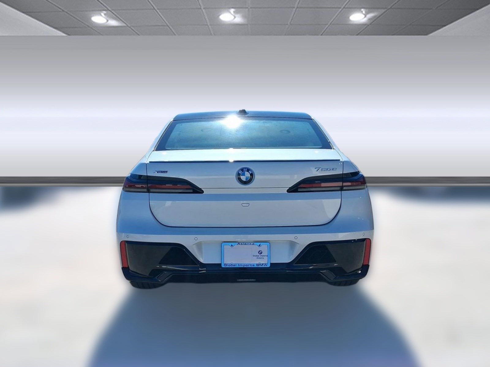 2026 BMW 7 Series 750e - Photo 9