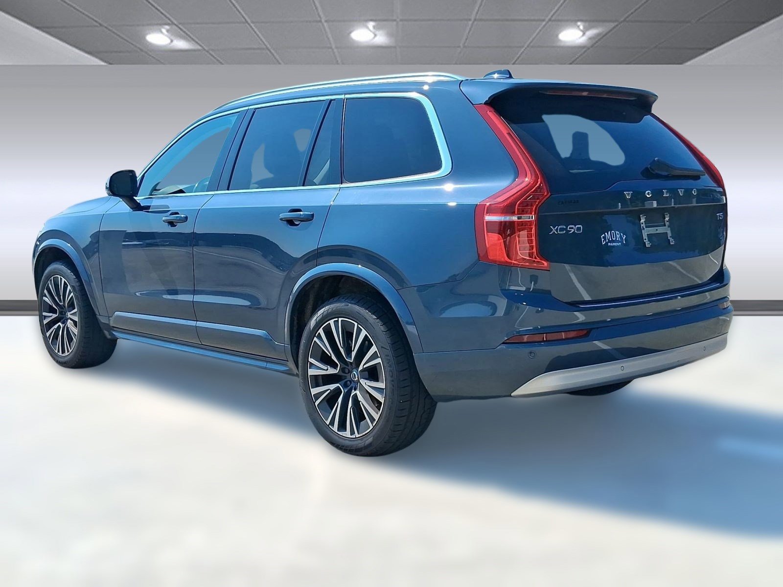 2022 Volvo XC90 T5 Momentum photo 3