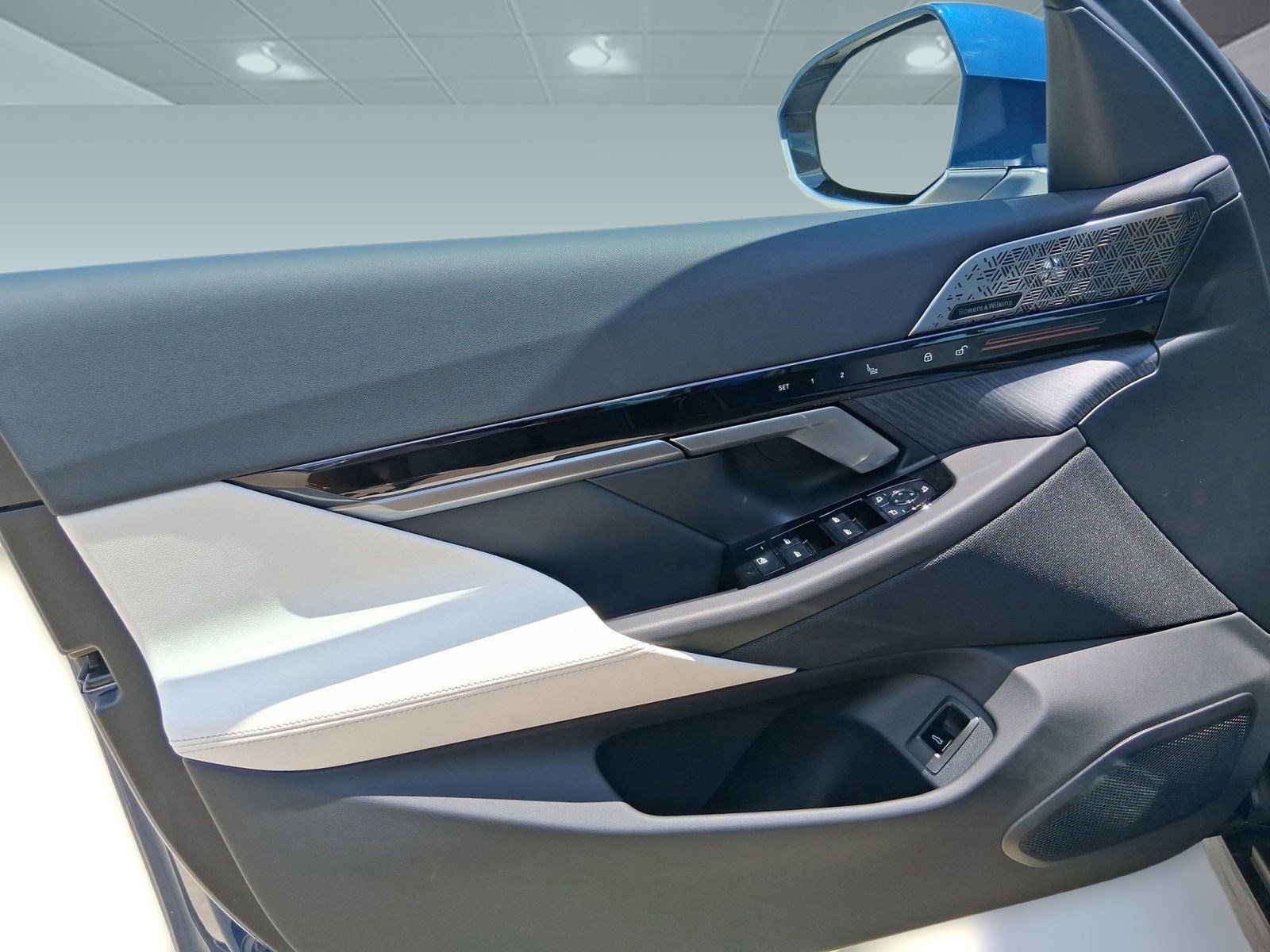 2026 BMW 5 Series 530i - Photo 10