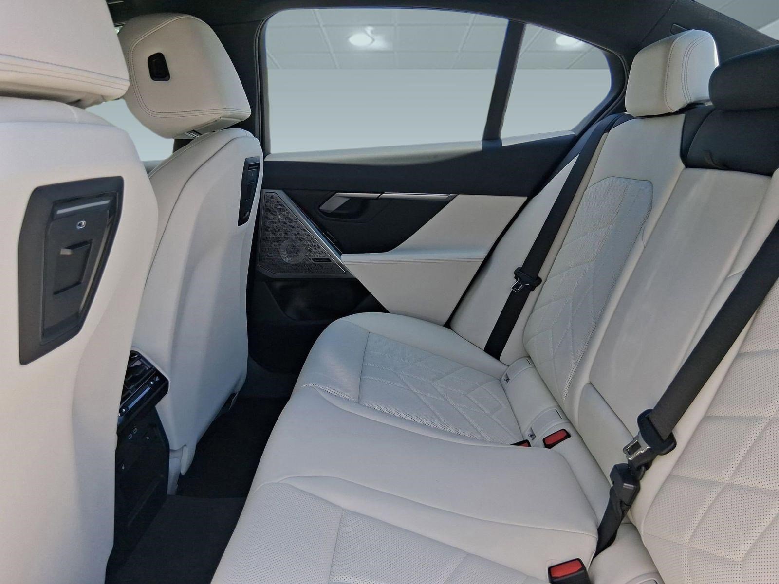 2026 BMW 5 Series 530i - Photo 28