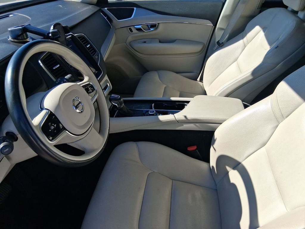 Used 2021 Volvo XC90 T5 Momentum 7 Passenger T5 FWD Momentum 7P