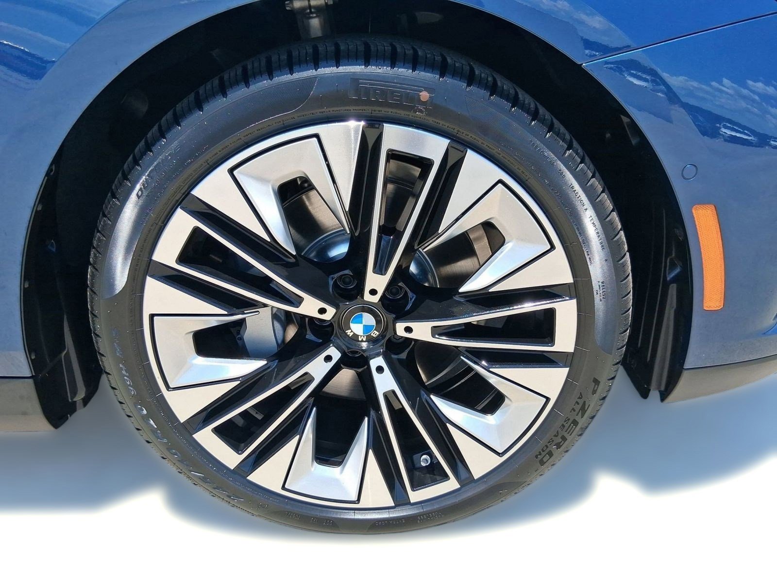 2026 BMW 5 Series 530i - Photo 9