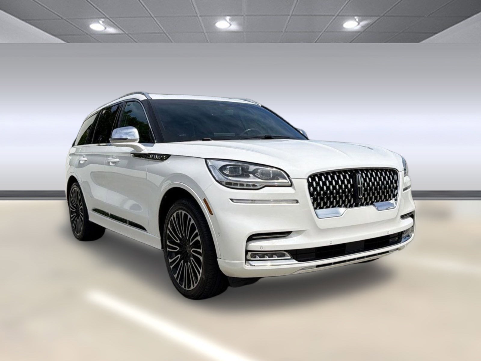 Aviator Black Label SUV