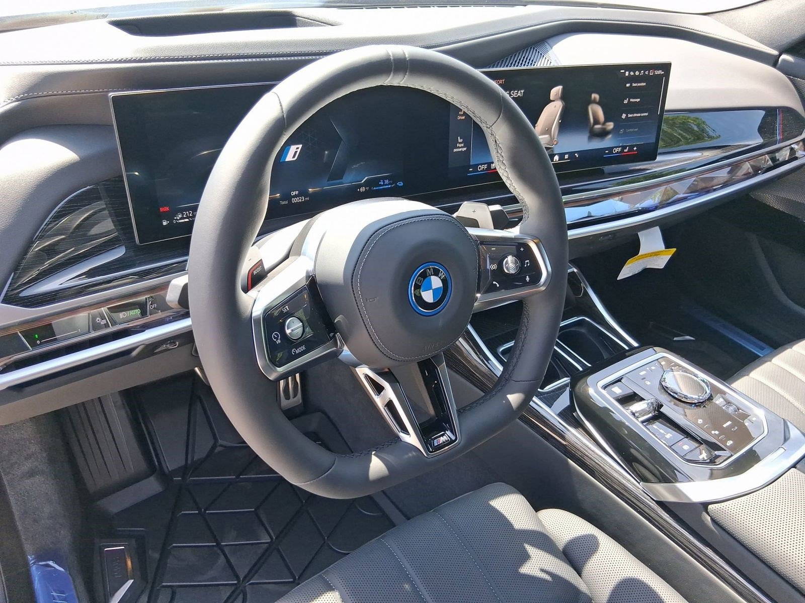 2026 BMW 7 Series 750e - Photo 14