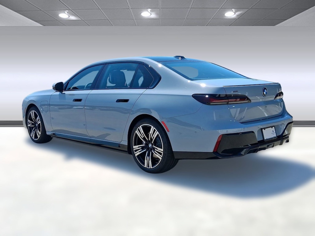 New 2026 BMW 750e xDrive Sedan