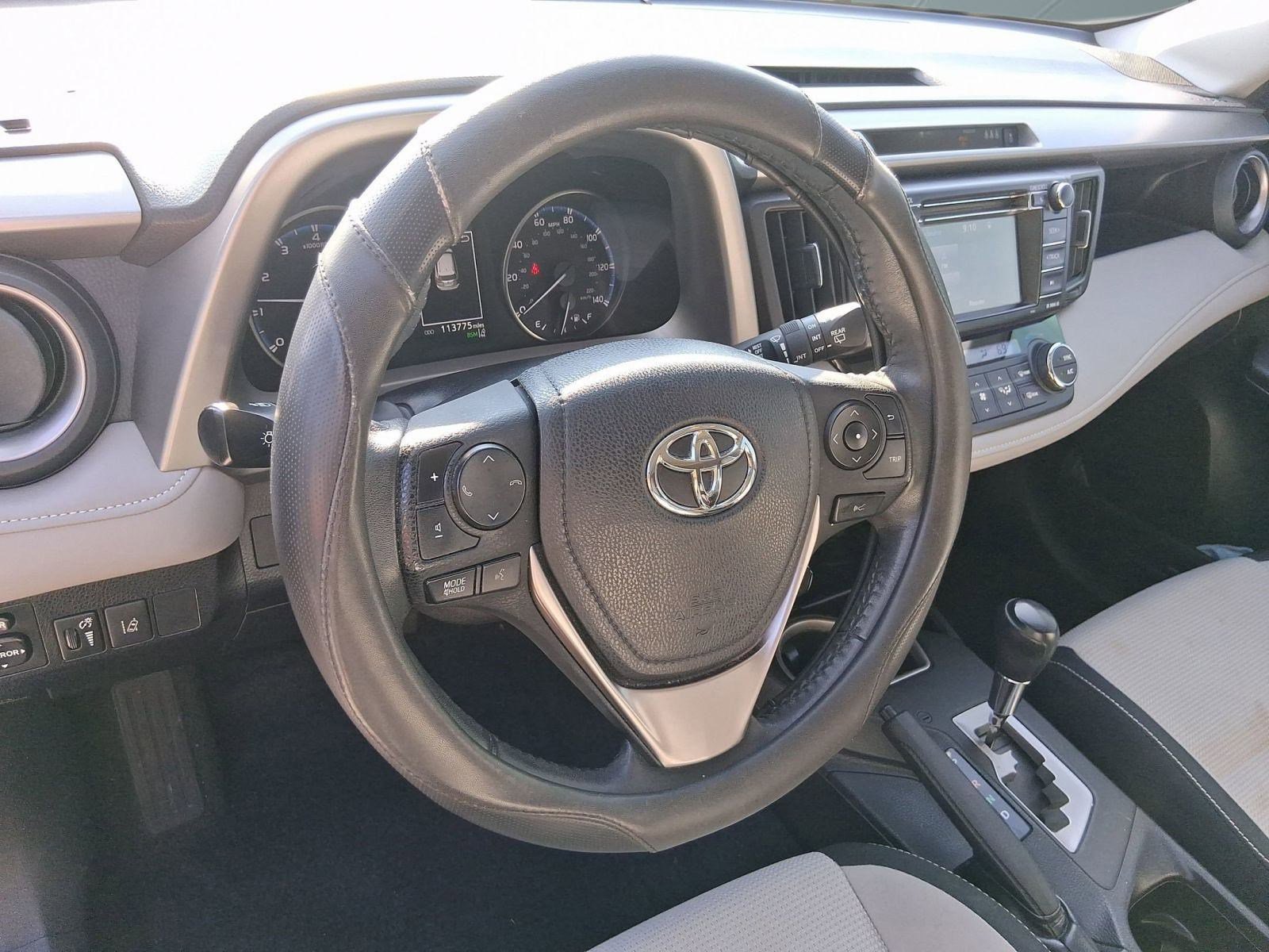 2017 Toyota RAV4 XLE photo 4