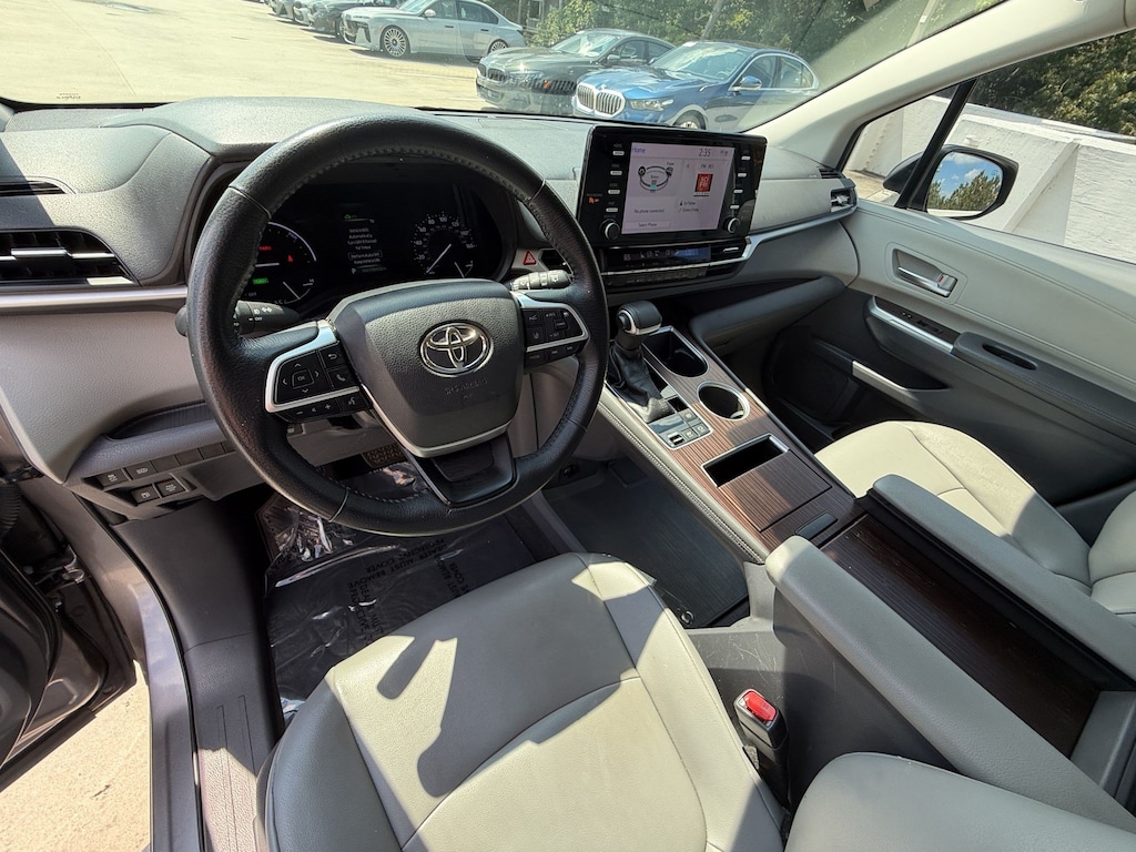 Used 2021 Toyota Sienna XLE 8 Passenger Van
