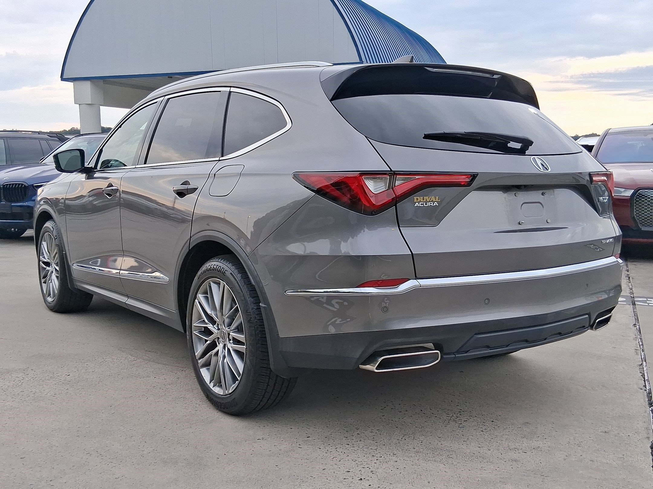 2022 Acura MDX SH-AWD Advance photo 3