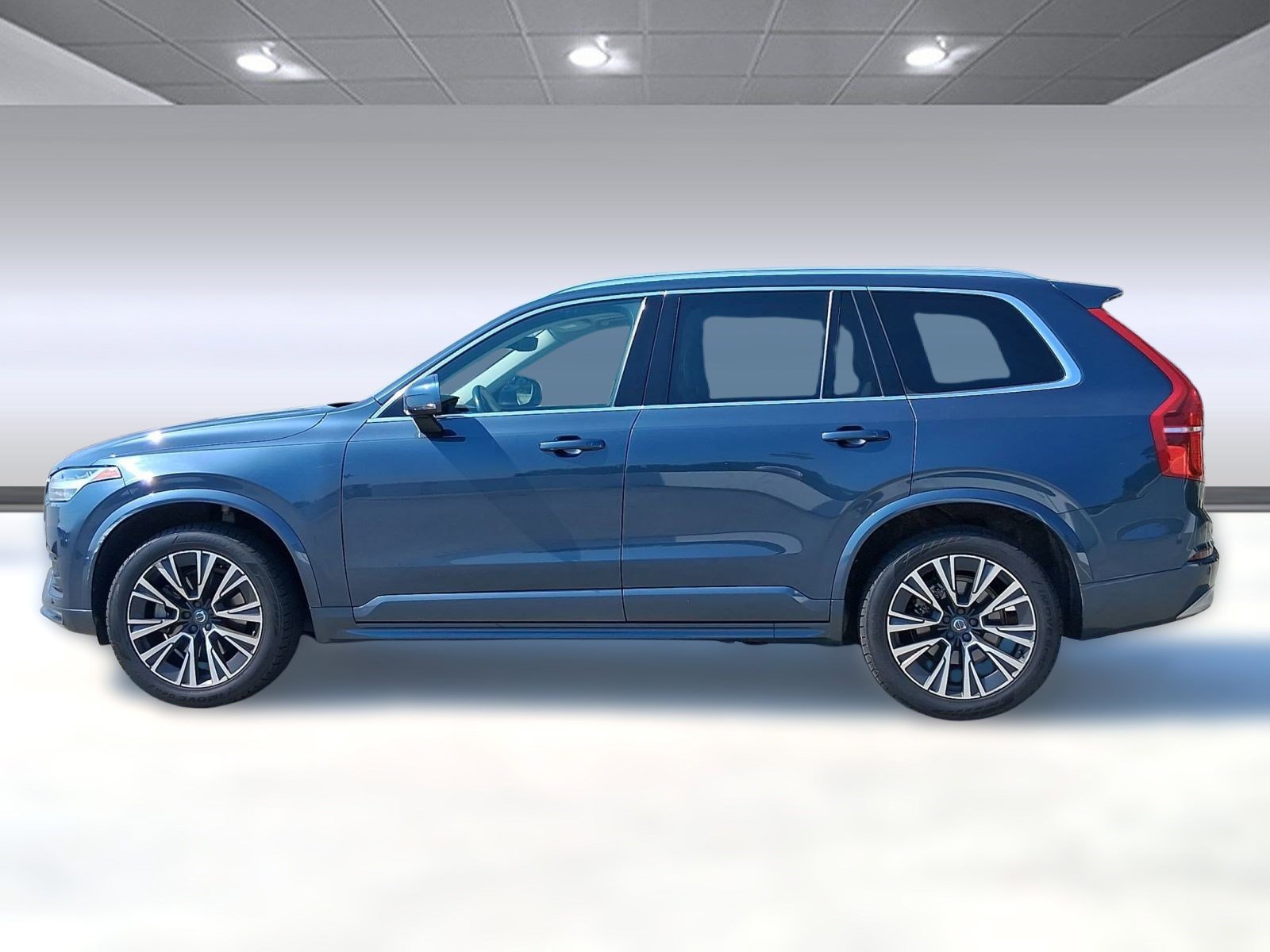 2022 Volvo XC90 T5 Momentum photo 2