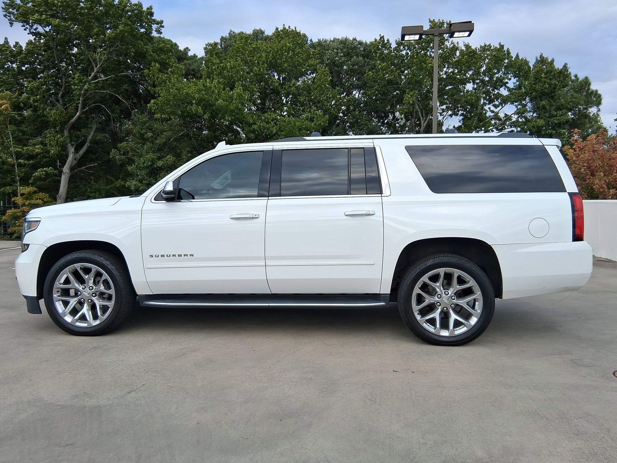 2018 Chevrolet Suburban Premier photo 2