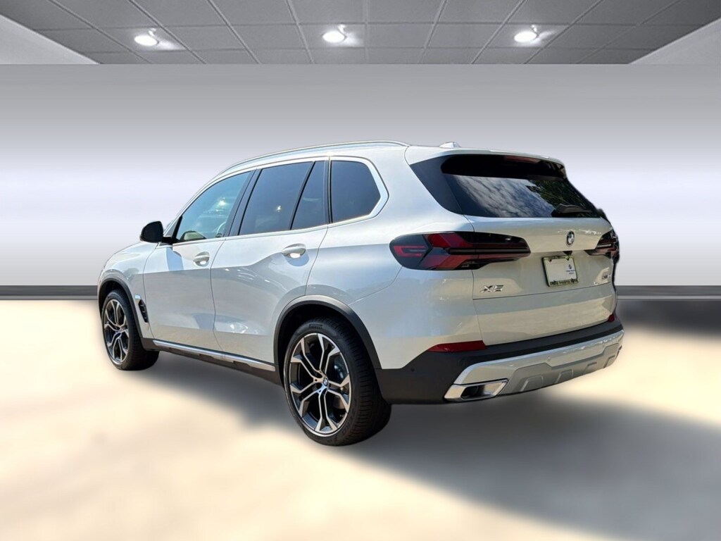 New 2026 BMW X5 sDrive40i SUV