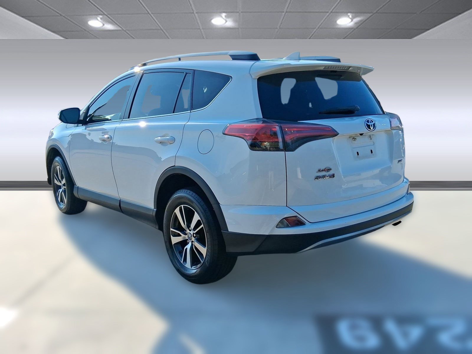2017 Toyota RAV4 XLE photo 3