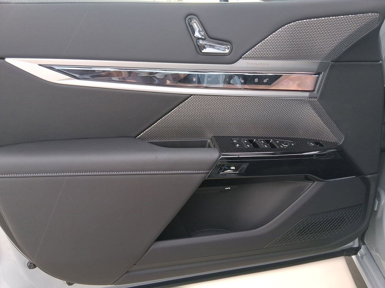 2026 BMW 7 Series 750e - Photo 21