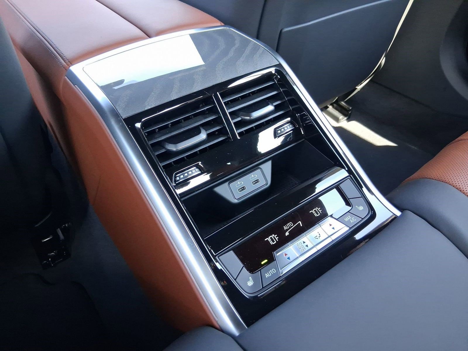 2026 BMW 8 Series 840i - Photo 30
