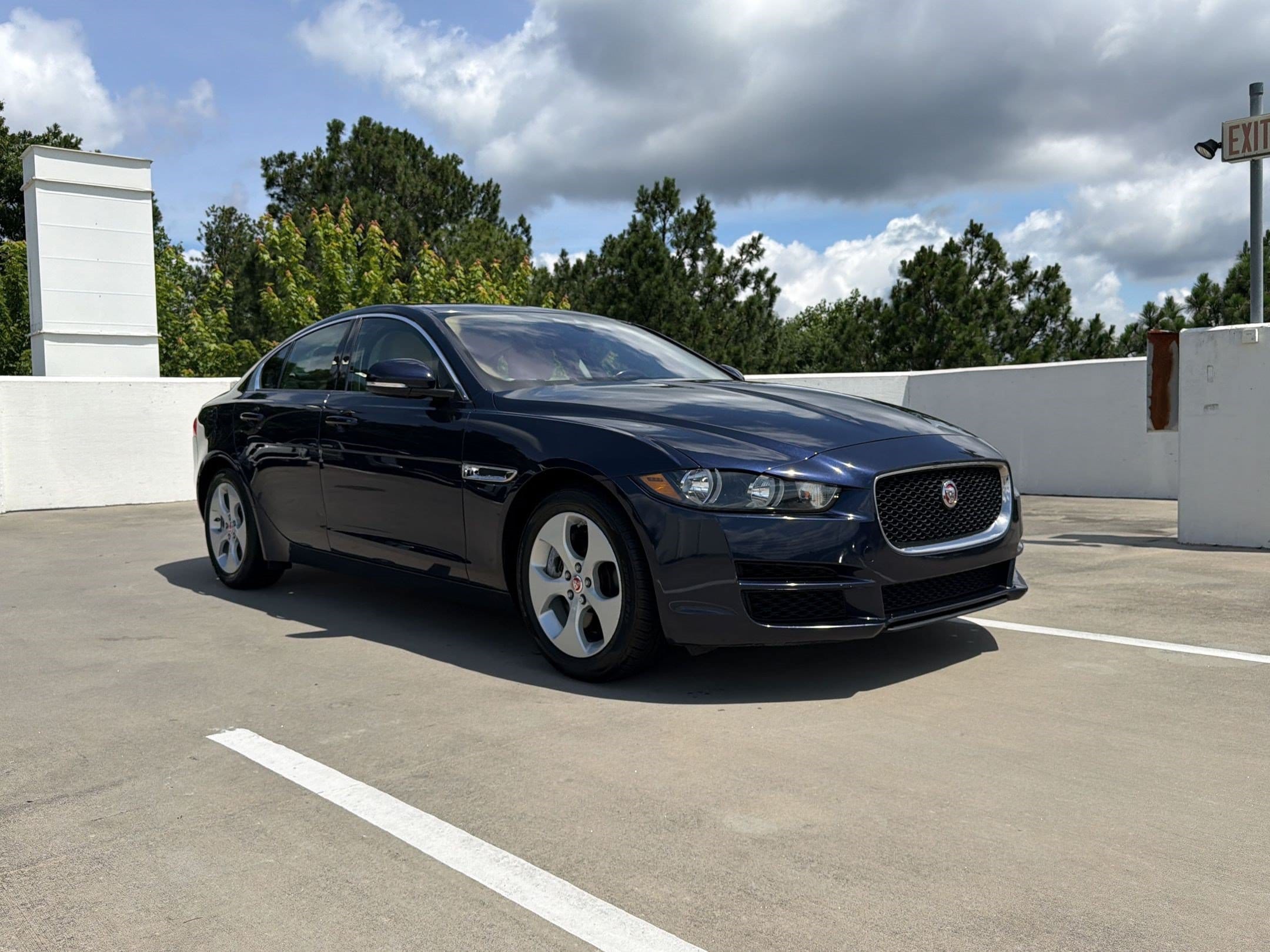 XE 25t Sedan