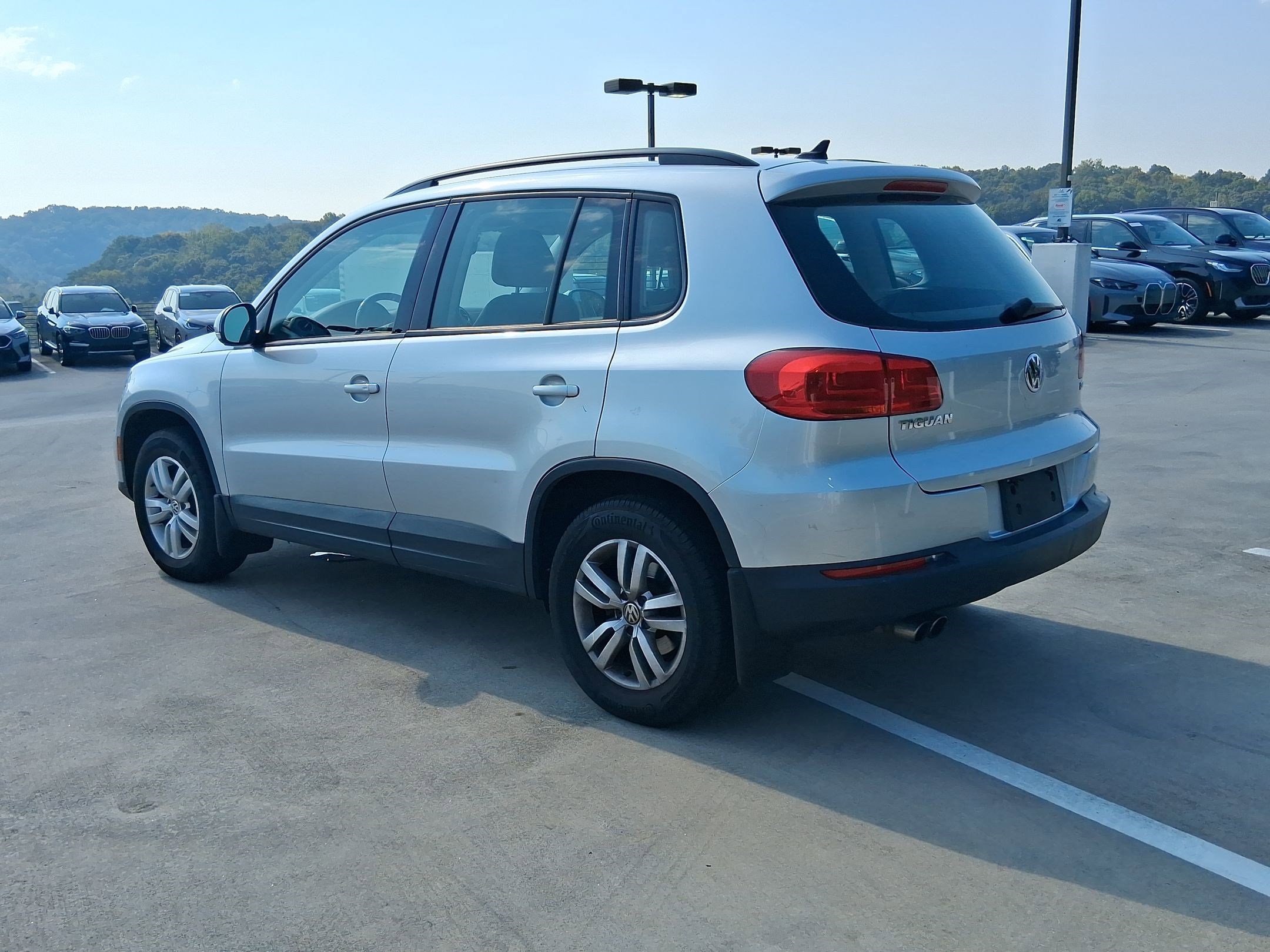 2017 Volkswagen Tiguan S photo 3
