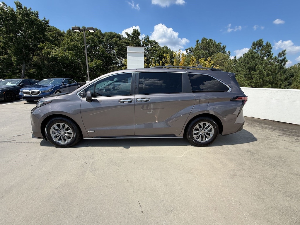 Used 2021 Toyota Sienna XLE 8 Passenger Van