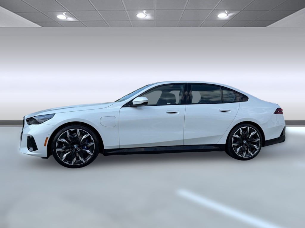 New 2027 BMW 550e xDrive Sedan