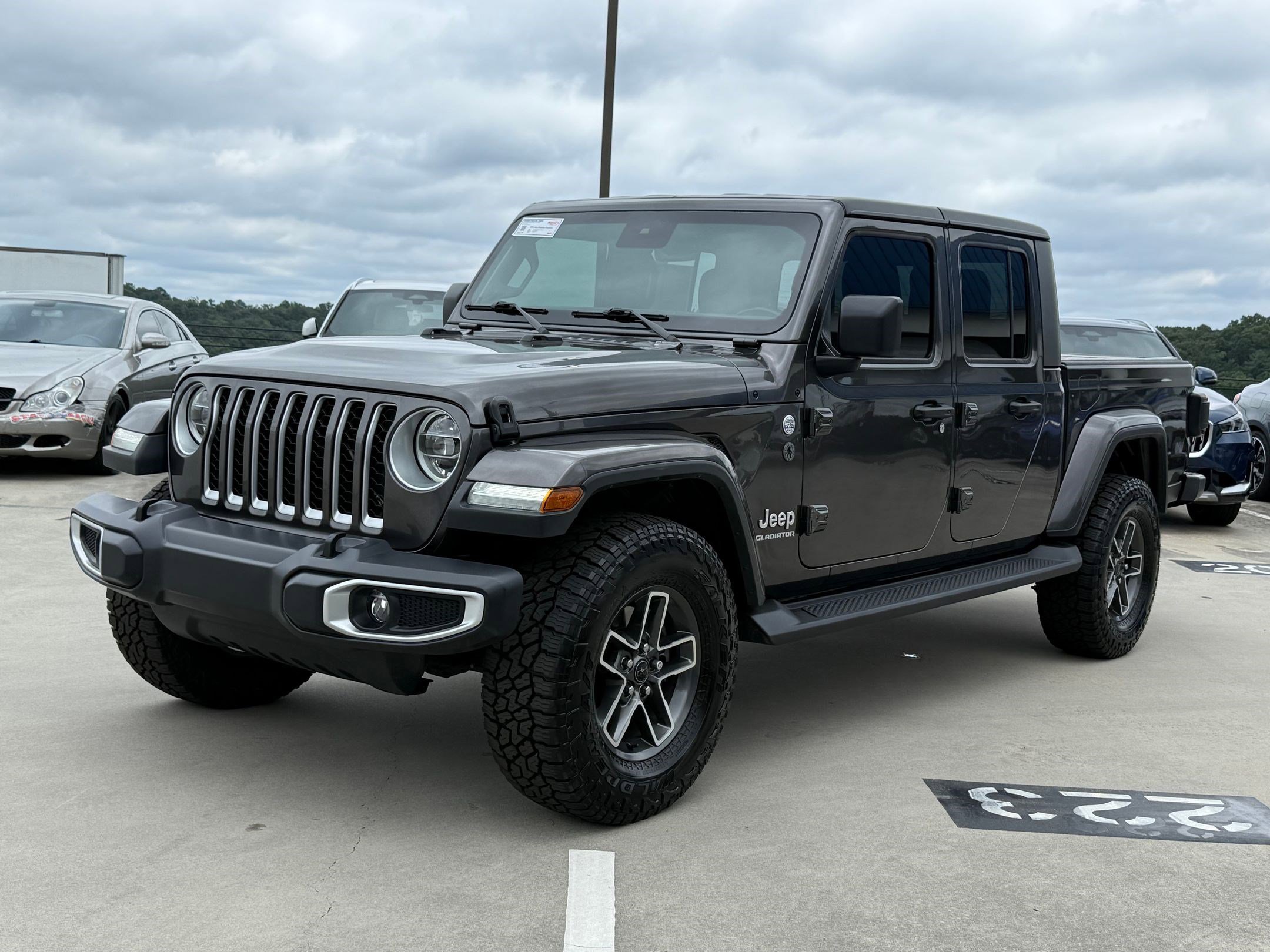 2020 Jeep Gladiator Overland photo 2