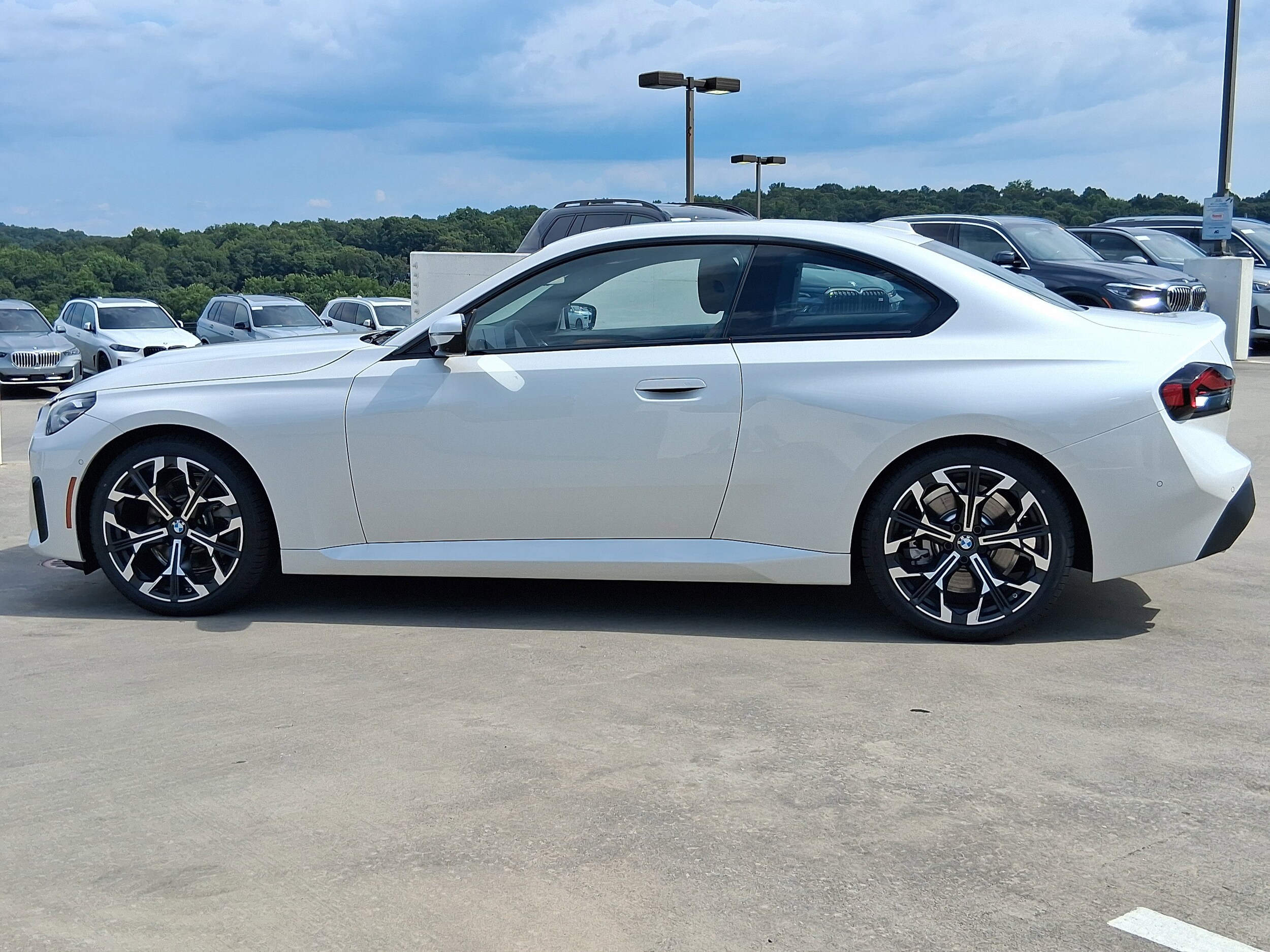 2025 Bmw 230i Coupe photo 2