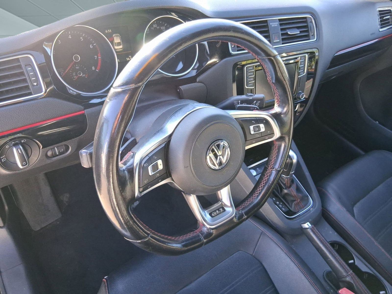 2017 Volkswagen Jetta GLI photo 4