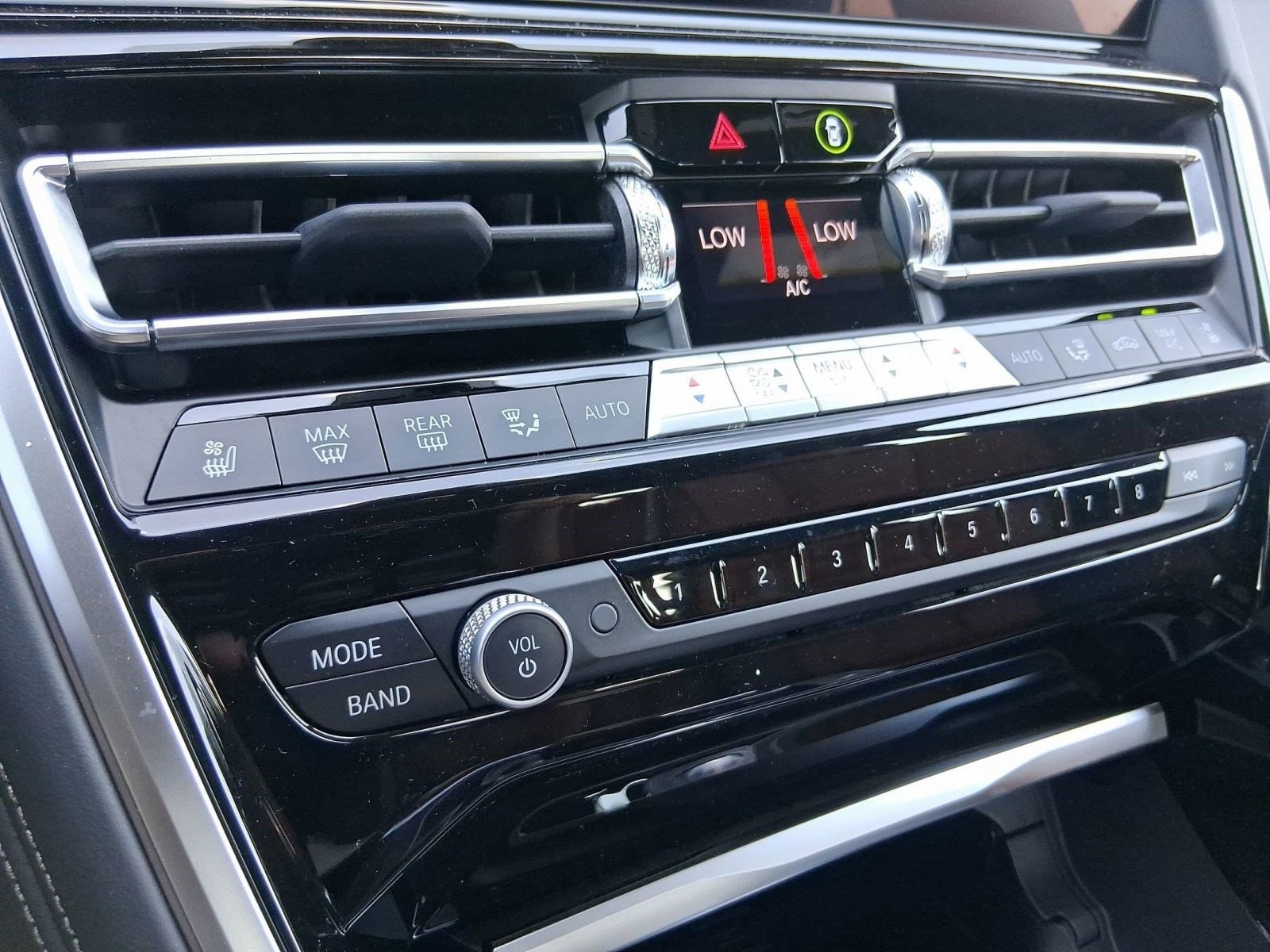 2026 BMW 8 Series 840i - Photo 27
