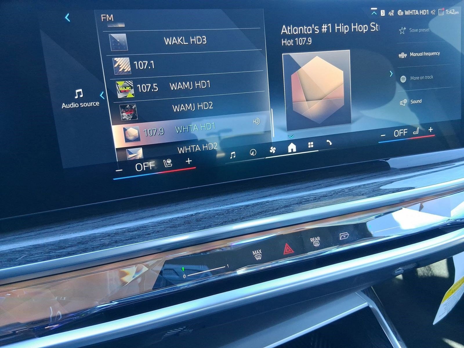 2026 BMW 7 Series 750e - Photo 23