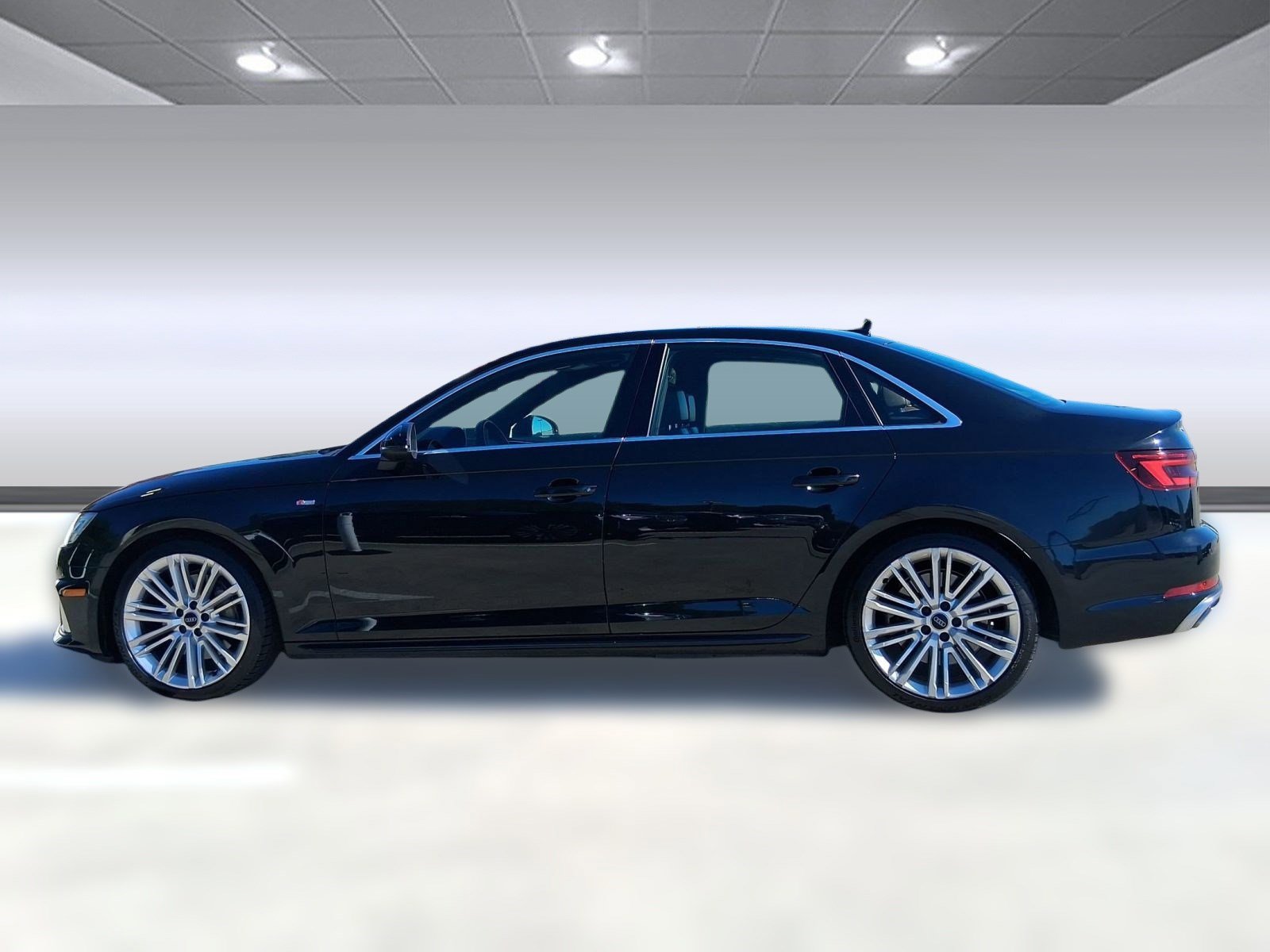 2019 Audi A4 2.0T Premium Plus 45 TFSI Quattro photo 2