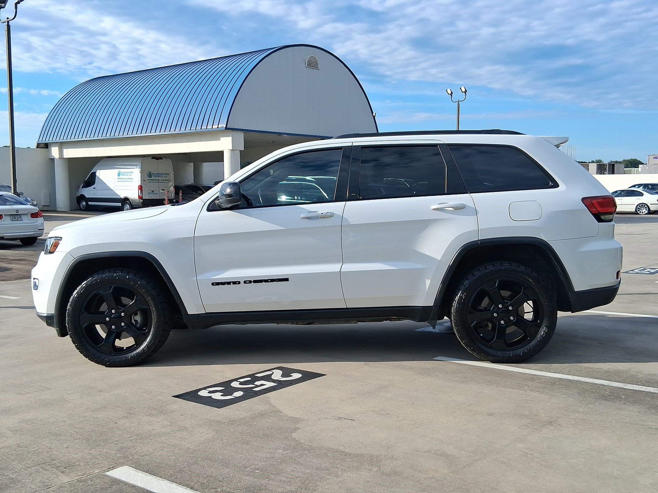2019 Jeep Grand Cherokee Laredo photo 2