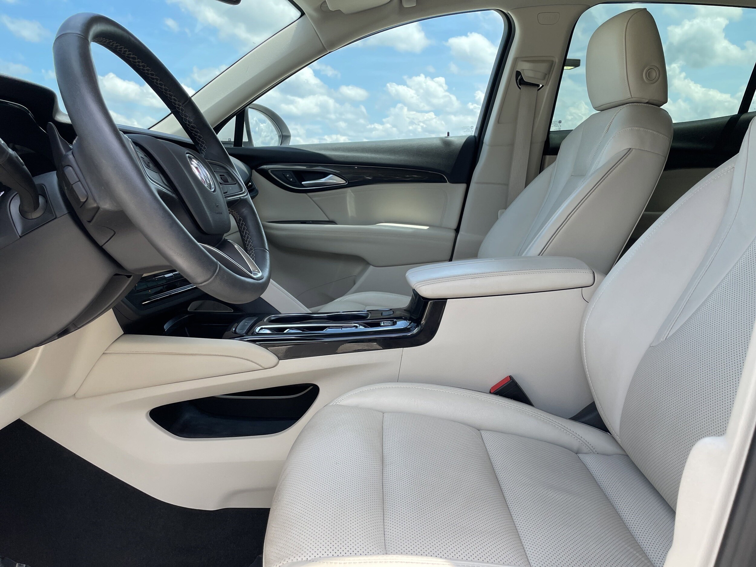 2021 Buick Envision Essence photo 2
