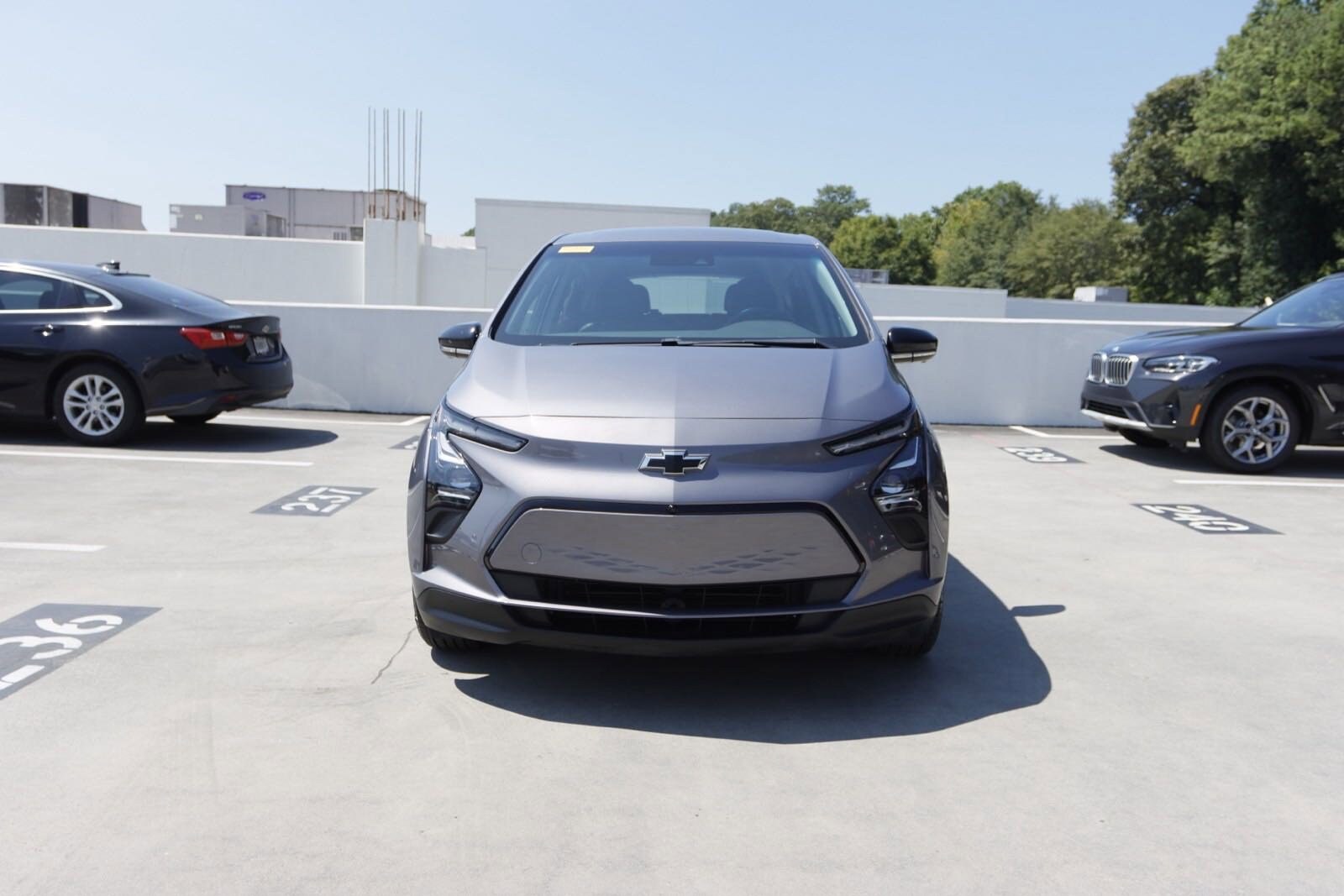 Used 2022 Chevrolet Bolt EV Premier with VIN 1G1FX6S02N4117562 for sale in Atlanta, GA