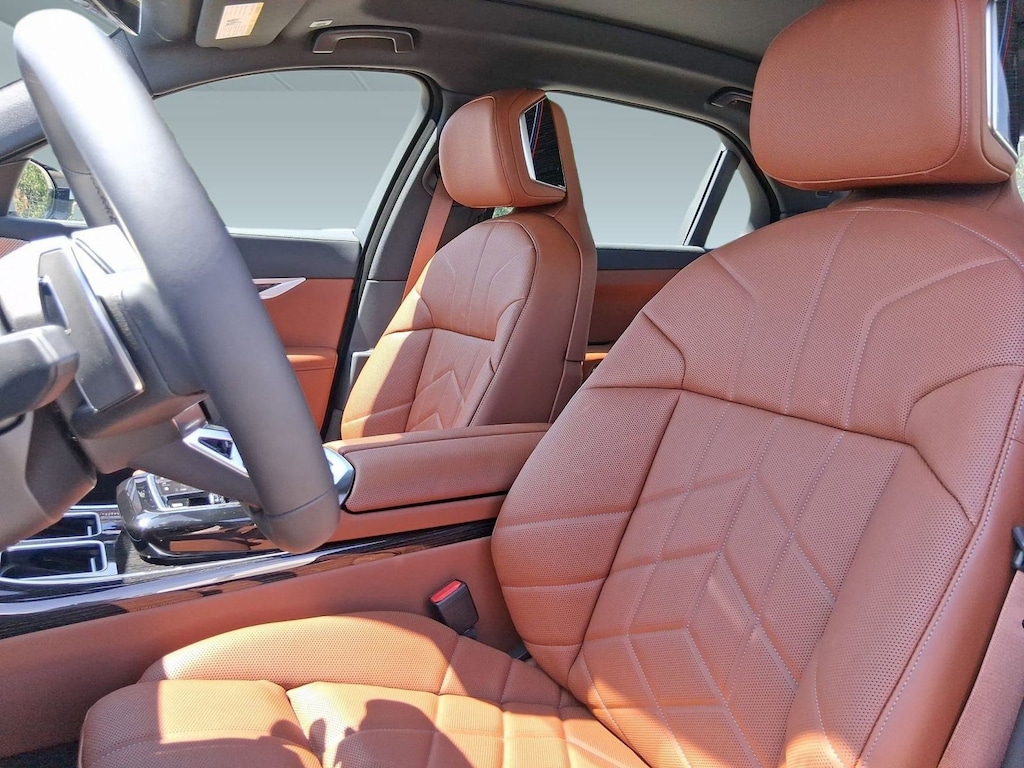 New 2026 BMW 750e xDrive Sedan