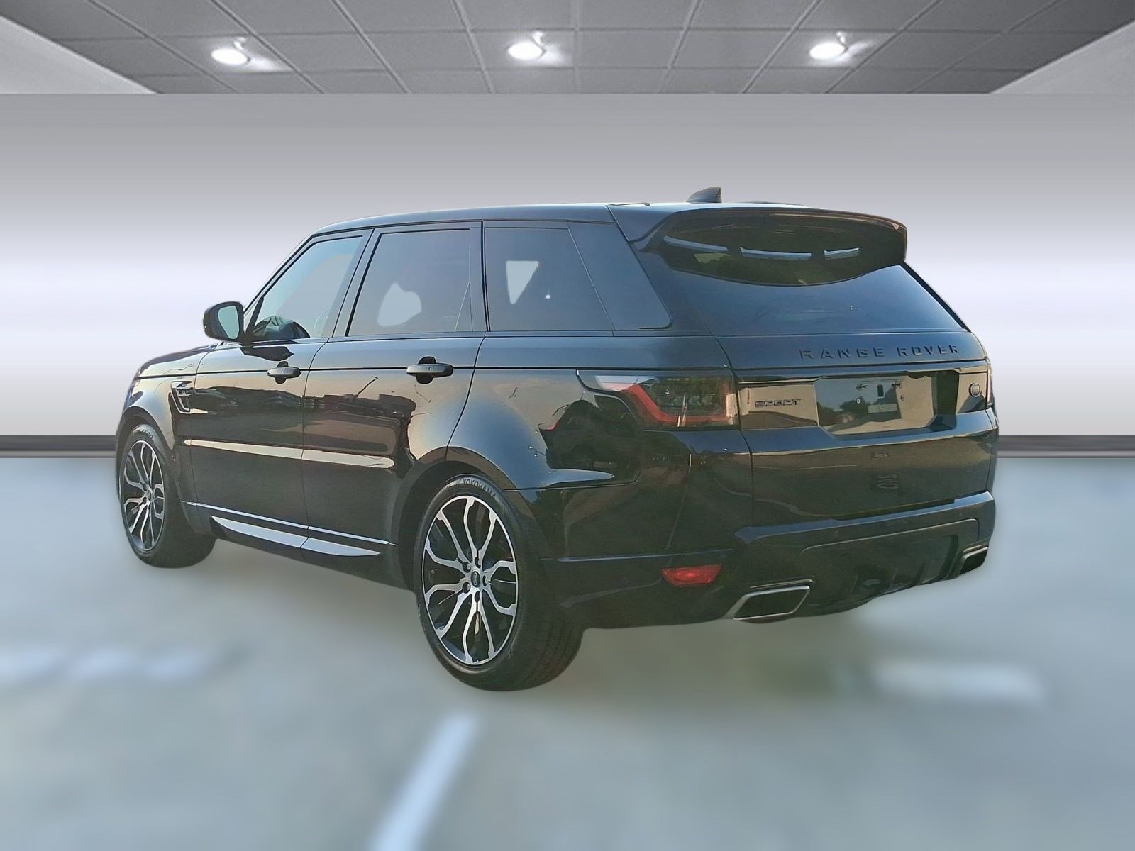 2018 Land Rover Range Rover Sport HSE Dynamic photo 2