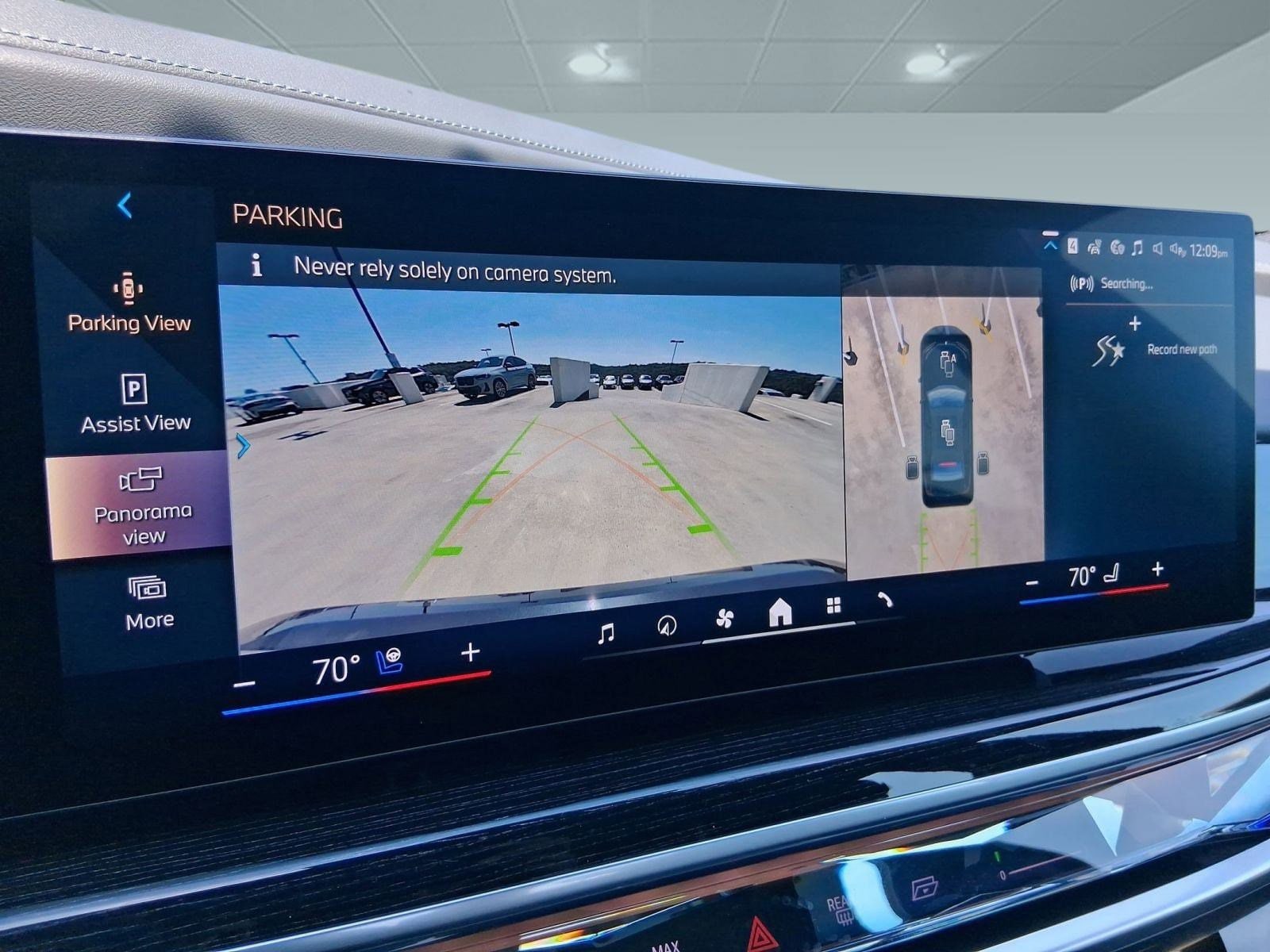 2026 BMW 7 Series 750e - Photo 24