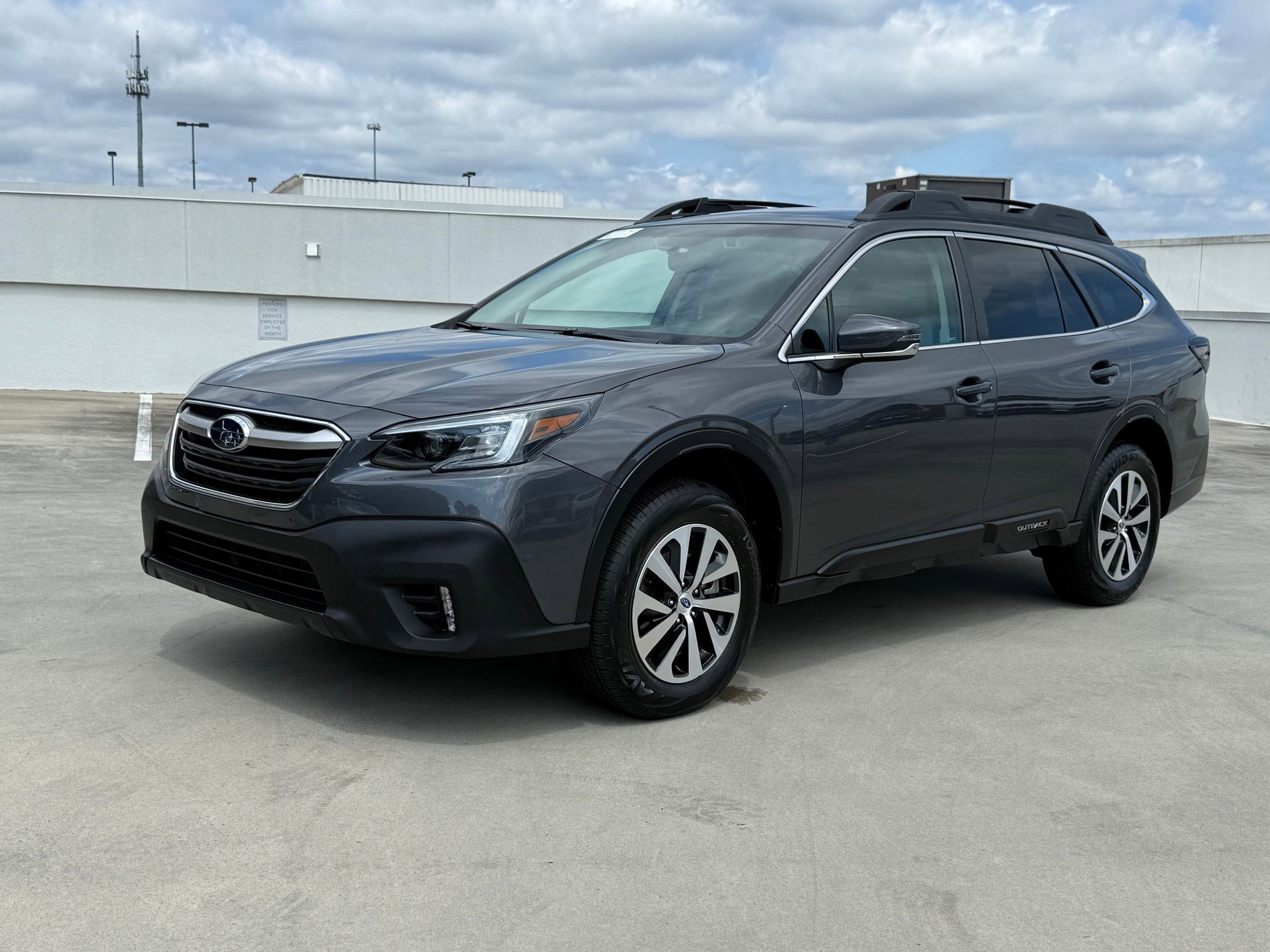 2020 Subaru Outback Premium photo 2