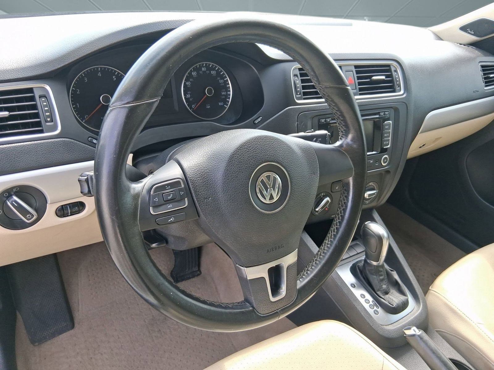 2012 Volkswagen Jetta 2.5L SEL photo 4