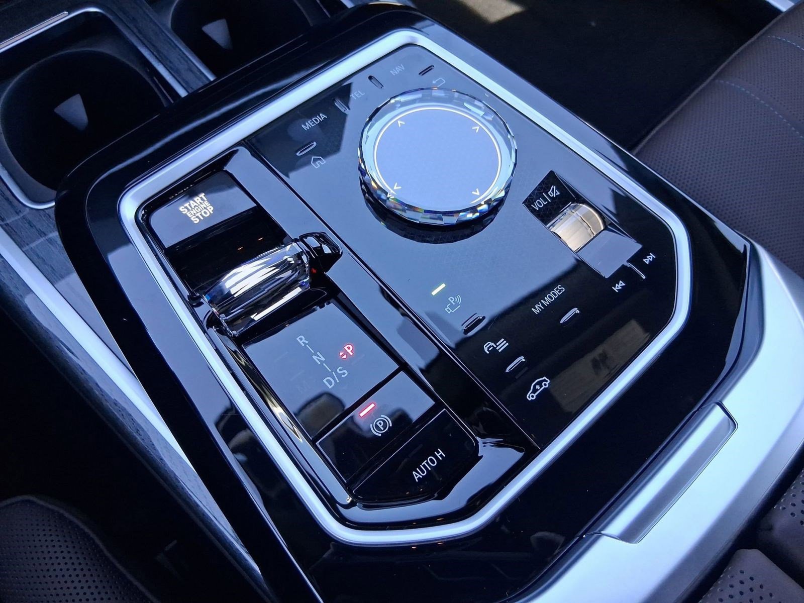 2026 BMW 7 Series 750e - Photo 16