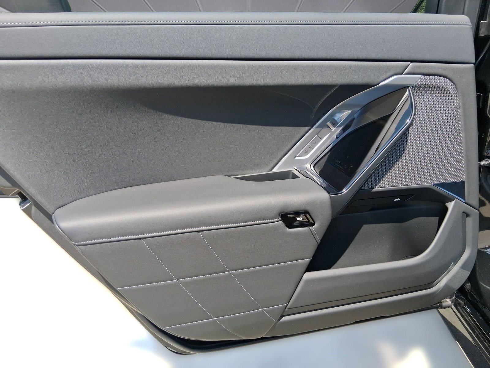 2026 BMW 7 Series 750e - Photo 27