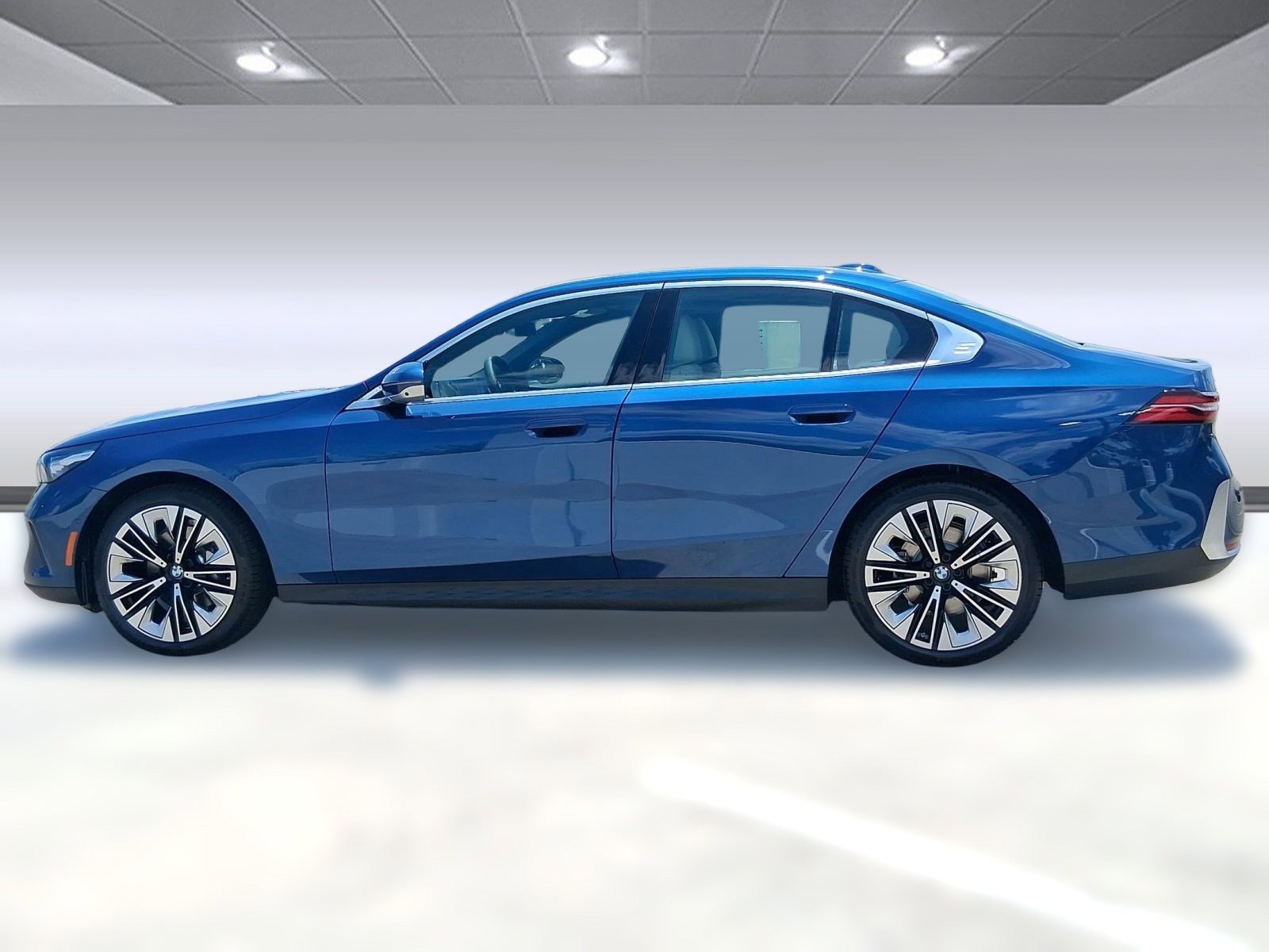 2026 Bmw 530i photo 2