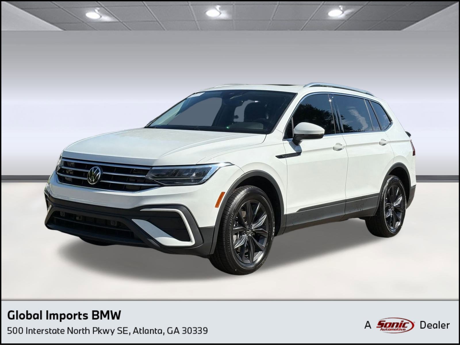 2022 Volkswagen Tiguan SE's photo