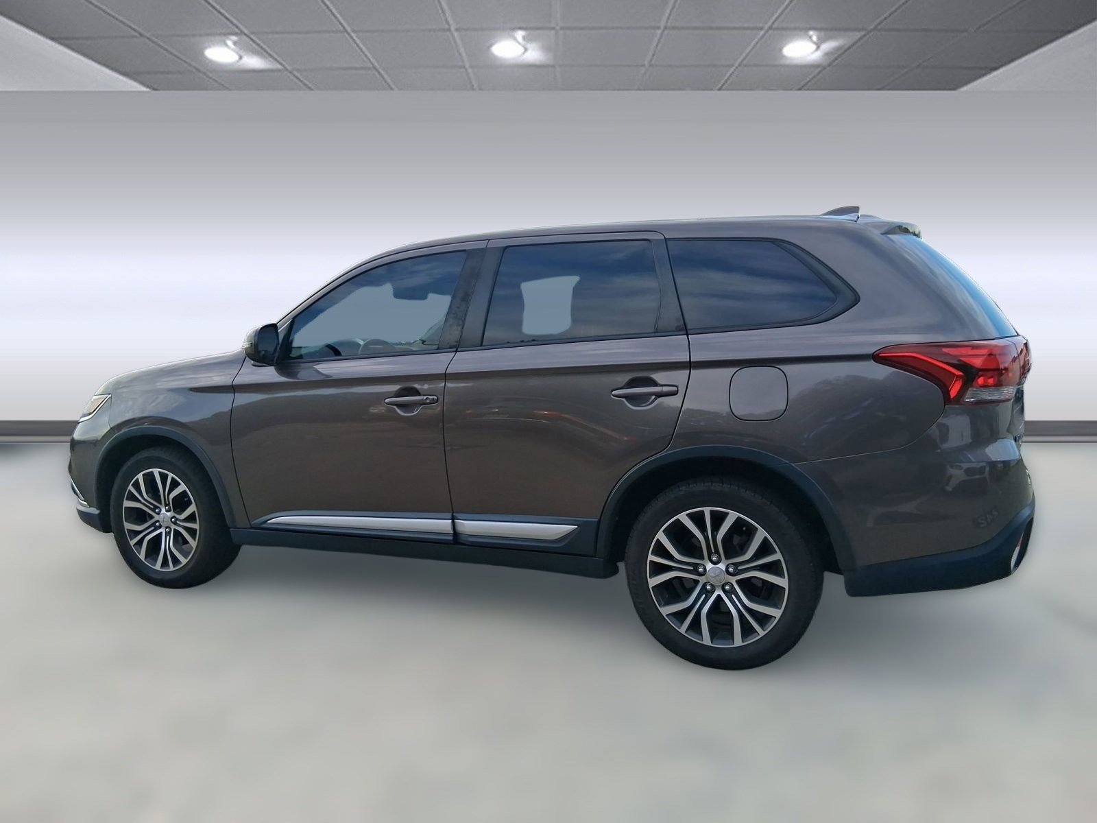 2018 Mitsubishi Outlander SEL photo 2