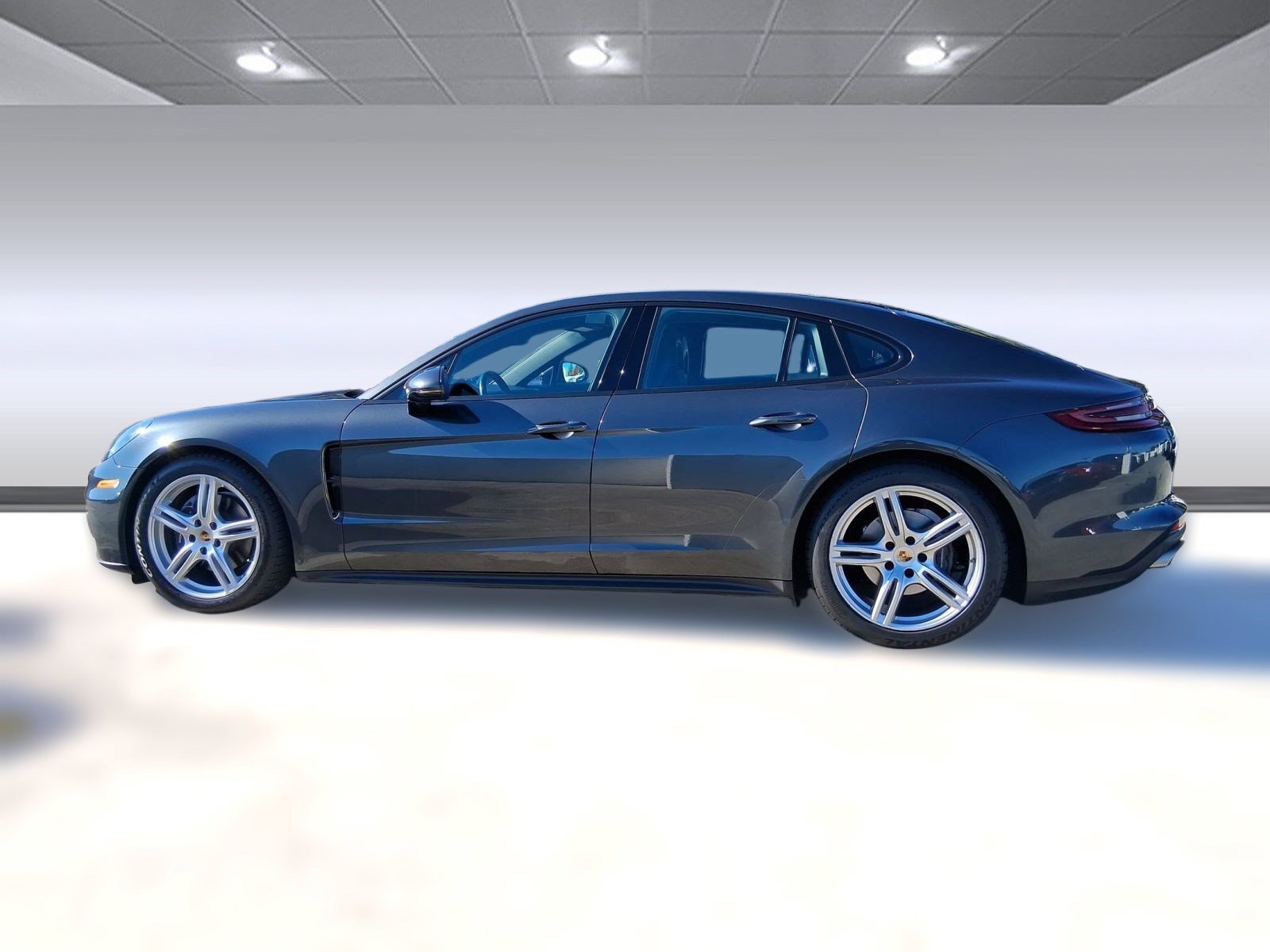 2019 Porsche Panamera 4 photo 2