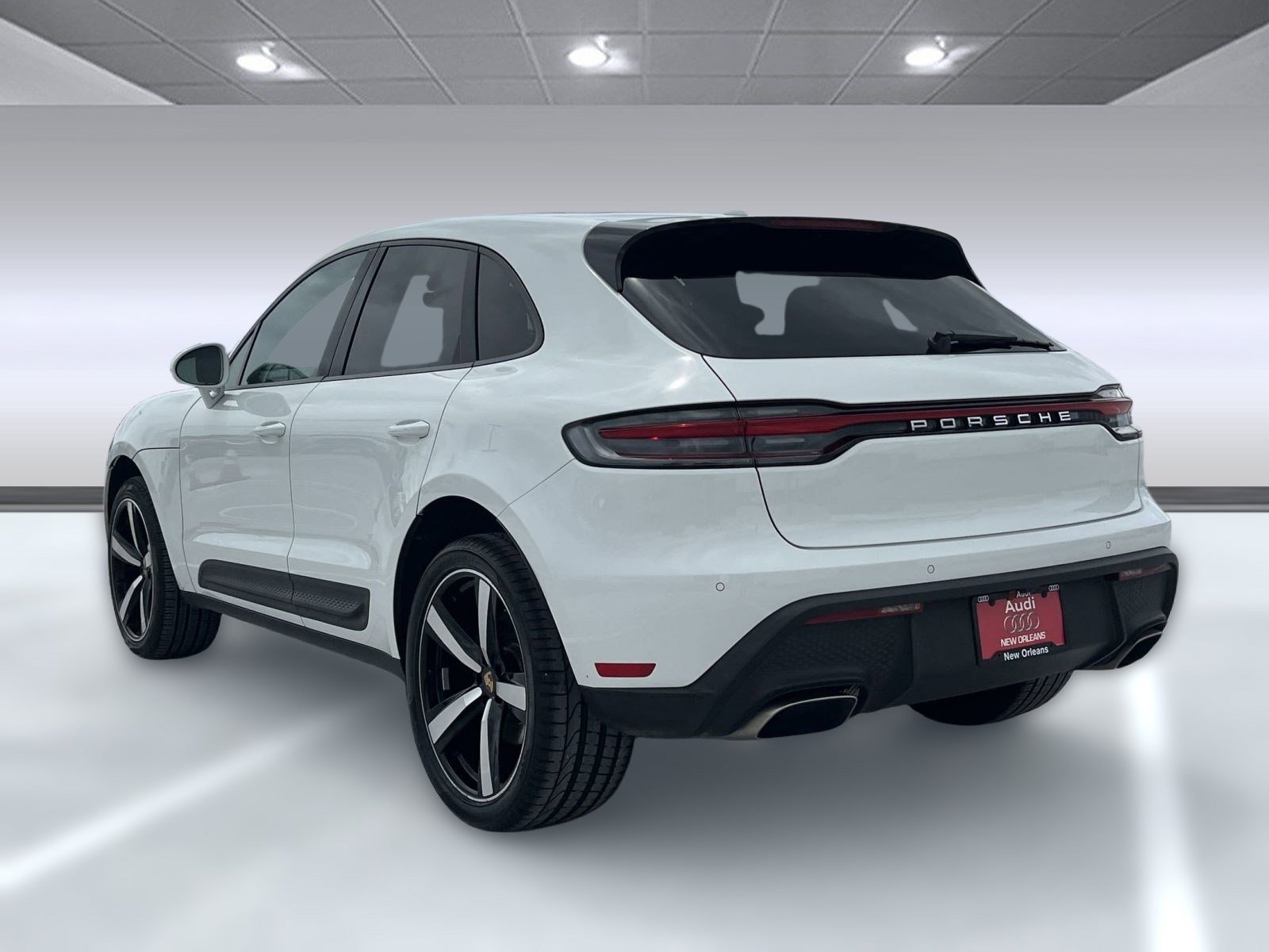 2023 Porsche Macan T photo 3