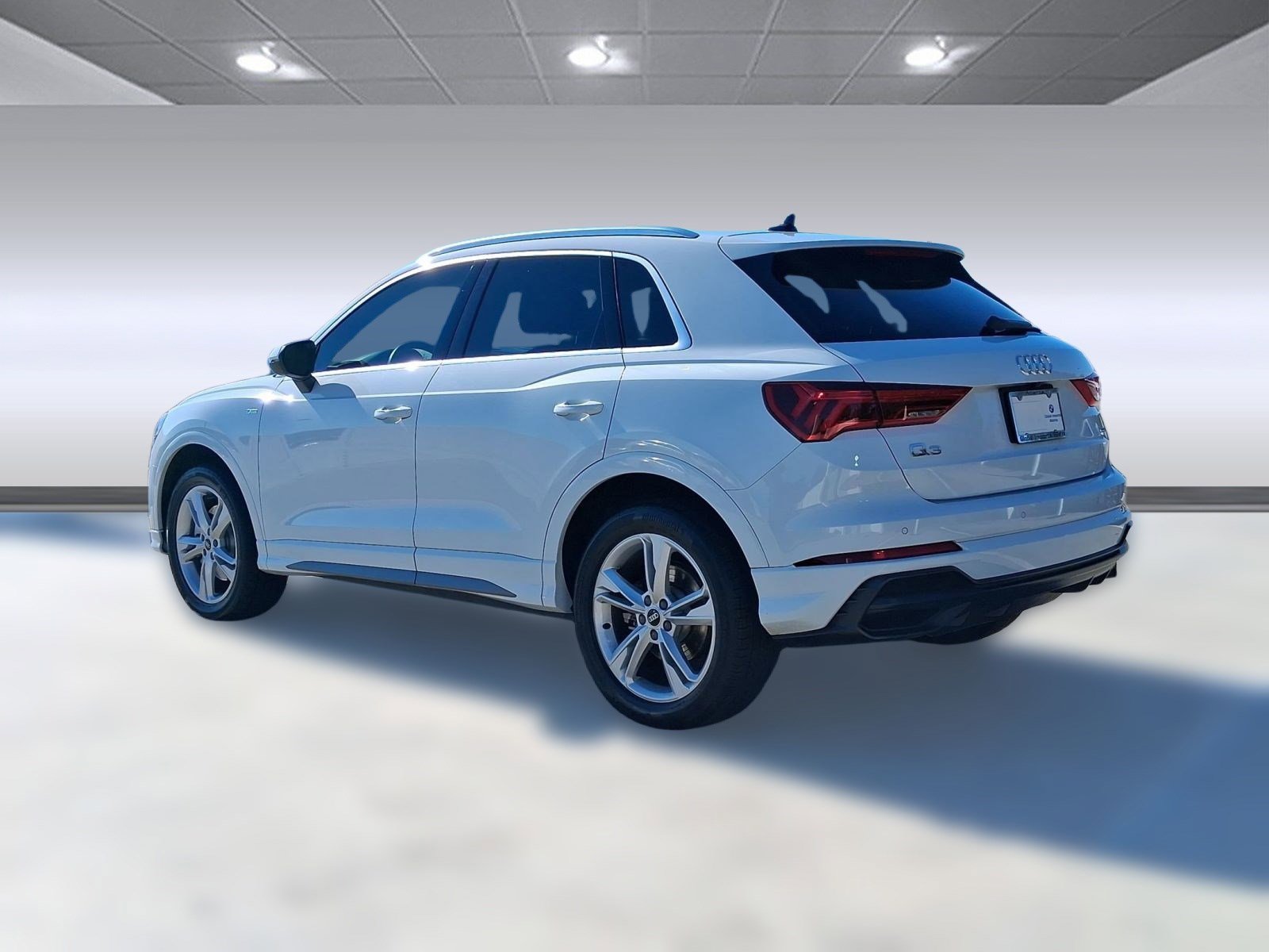 2022 Audi Q3 S line Premium Plus 45 TFSI photo 2