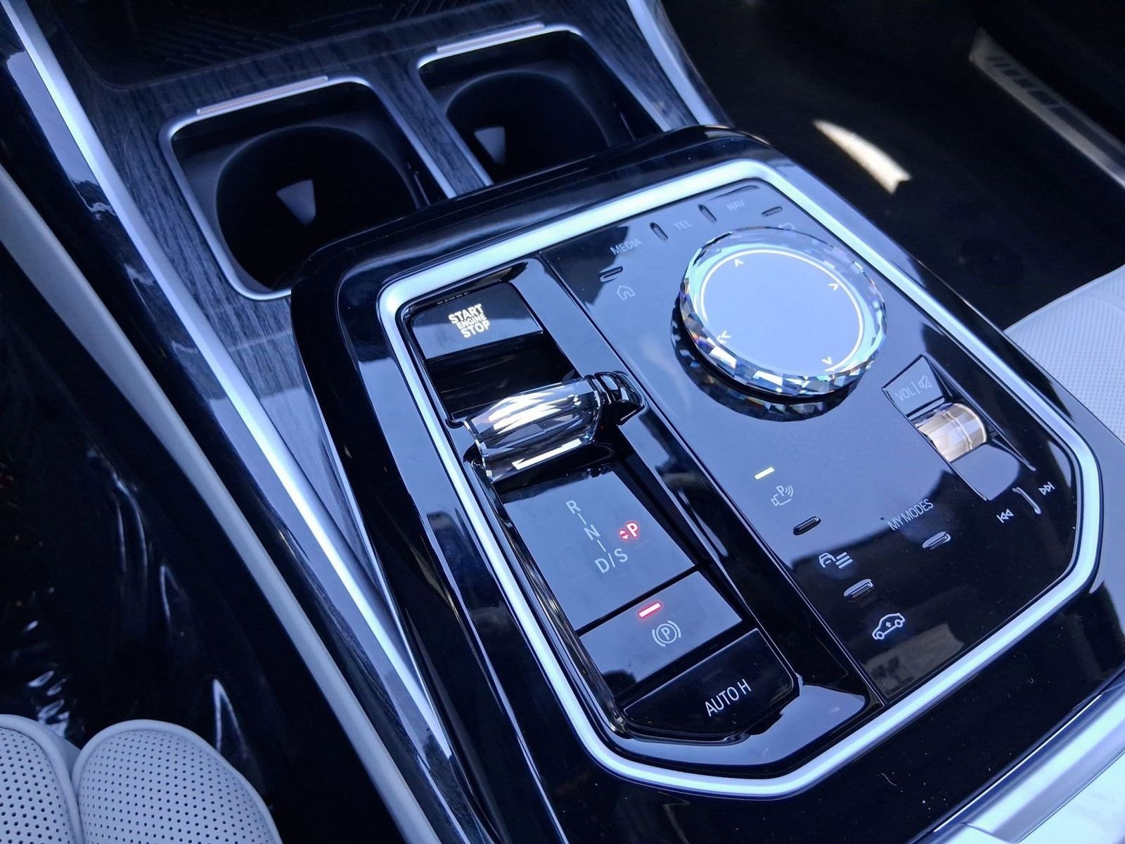 2026 BMW 7 Series 750e - Photo 16