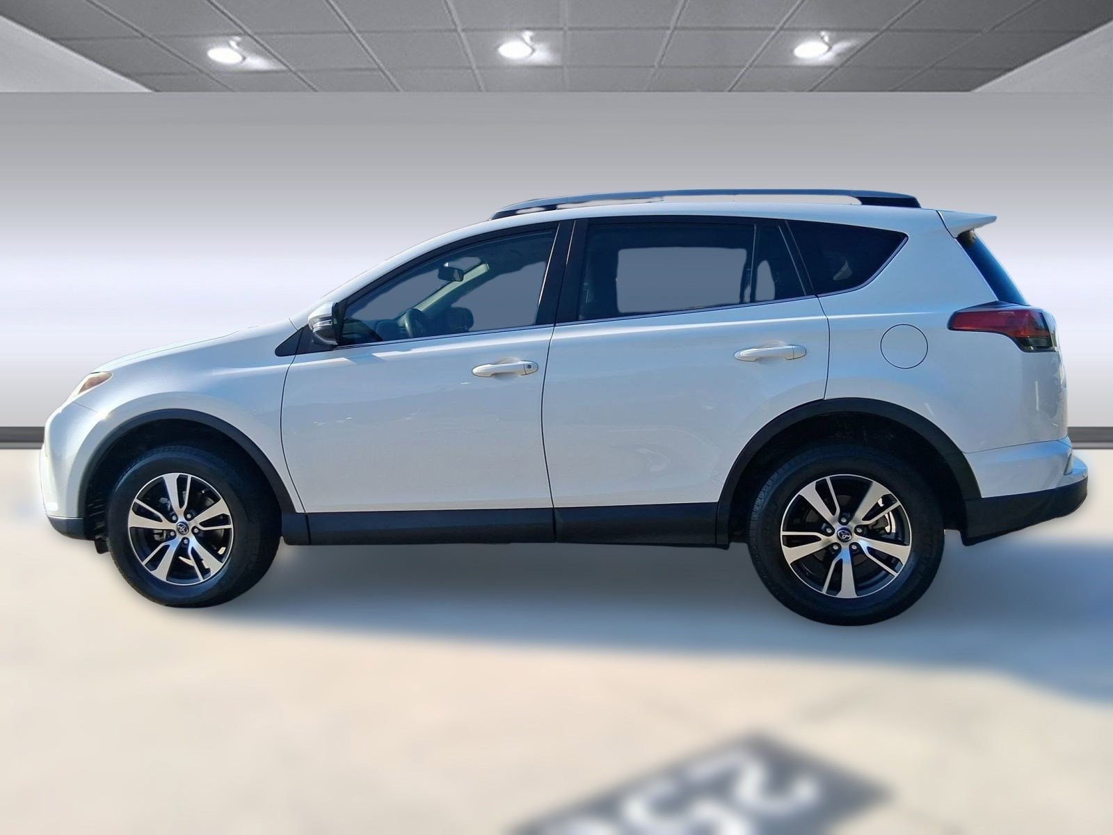 2017 Toyota RAV4 XLE photo 2