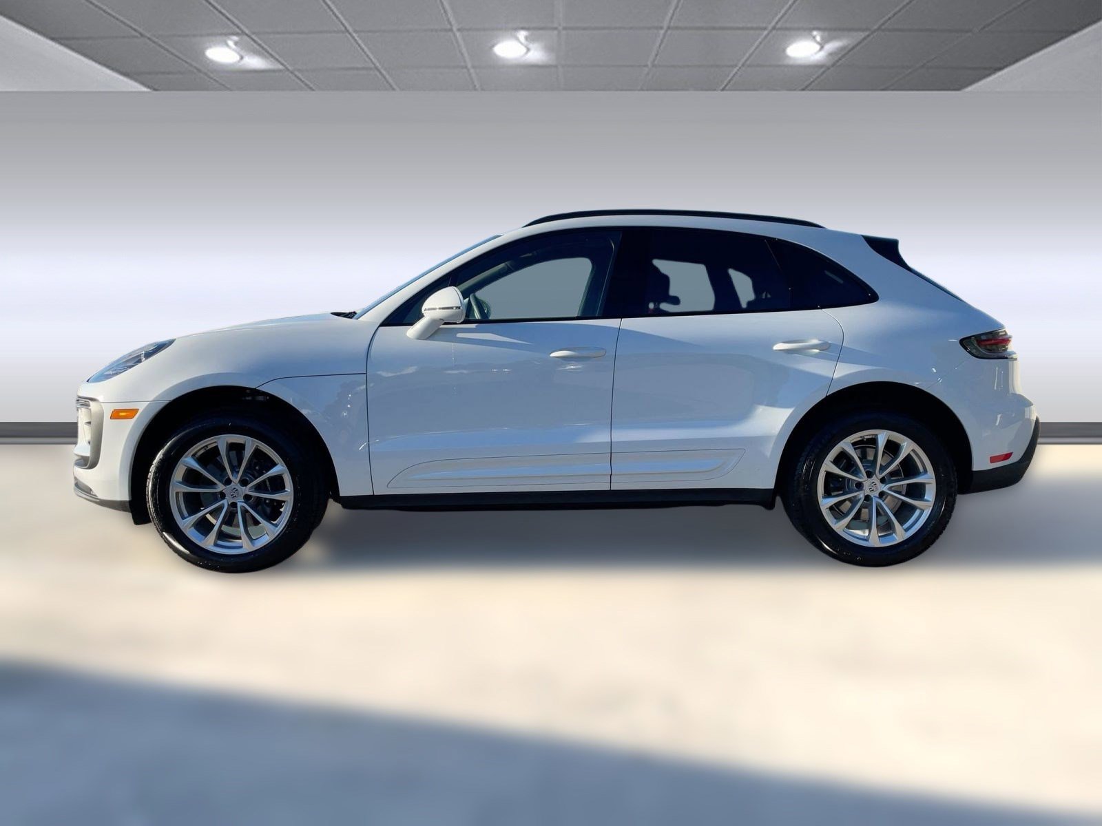 2025 Porsche Macan T photo 2