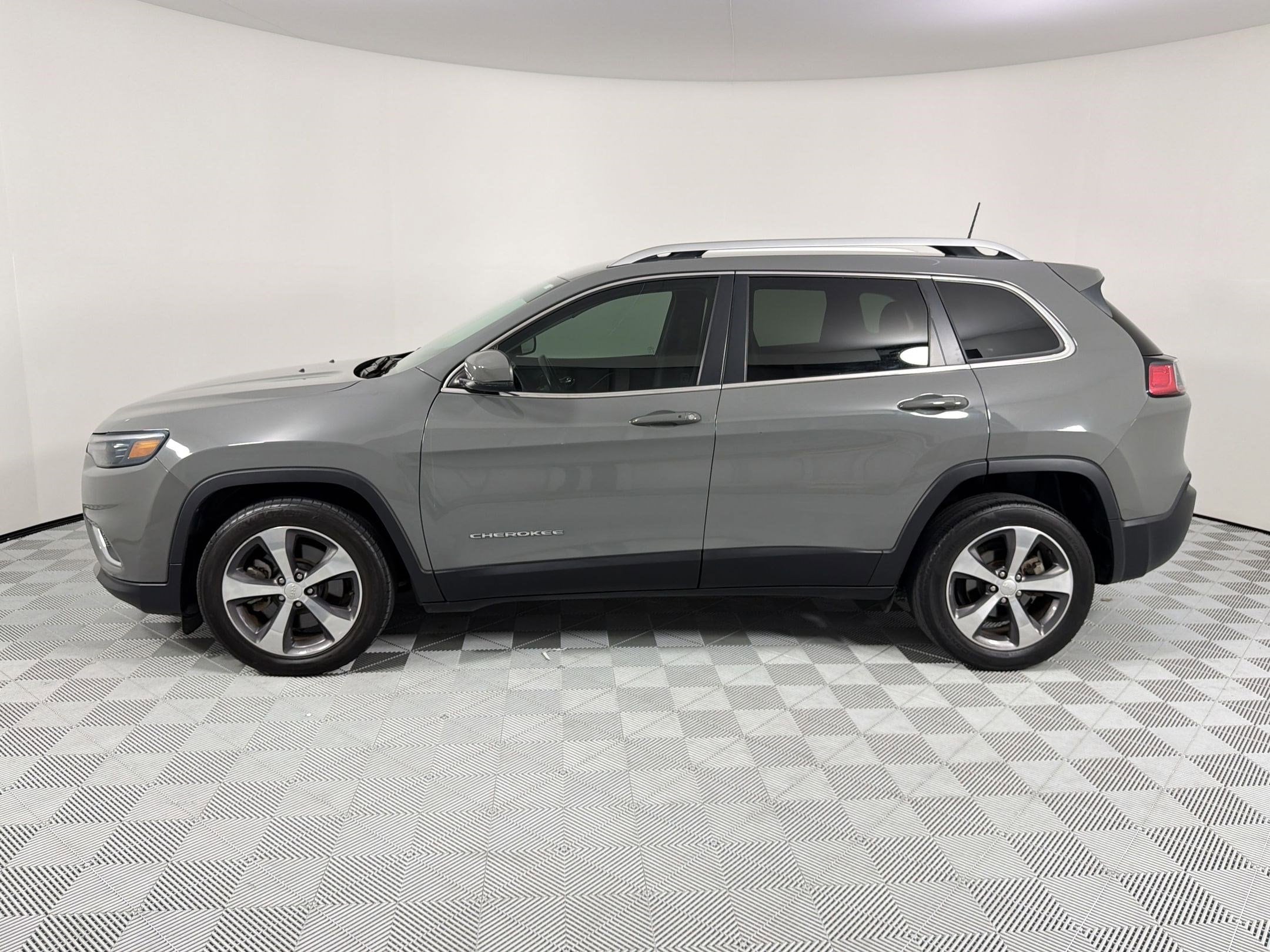 Used 2020 Jeep Cherokee Limited with VIN 1C4PJLDB1LD514915 for sale in Greenville, TX